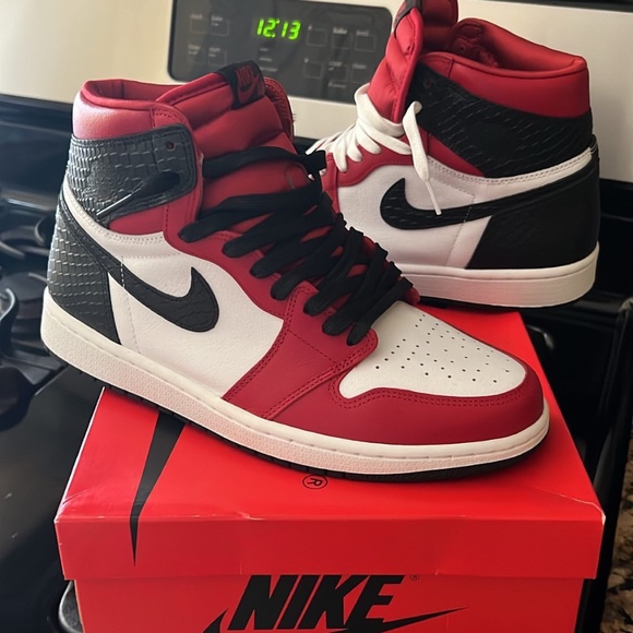 Jordan snakeskin Chicago size m 10w